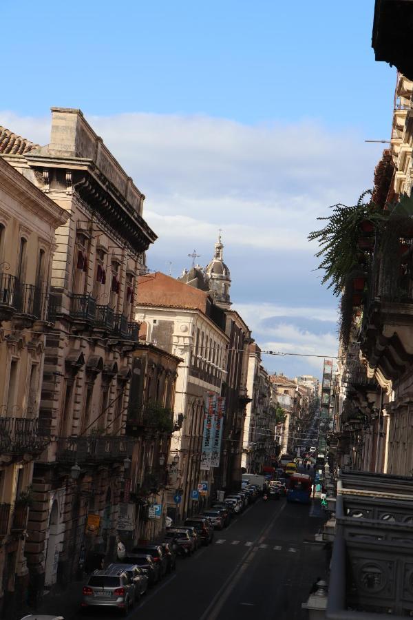 Domus Iole Appartamento Nel Centro Storico كاتانيا المظهر الخارجي الصورة