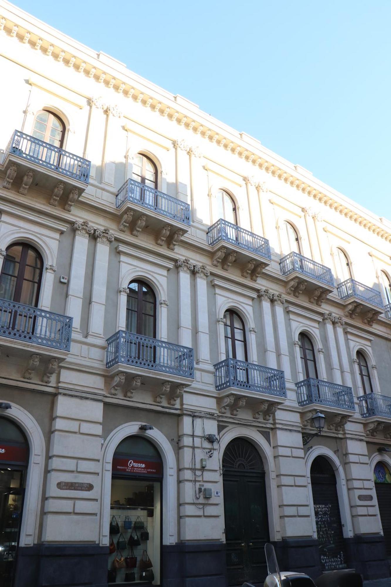 Domus Iole Appartamento Nel Centro Storico كاتانيا المظهر الخارجي الصورة